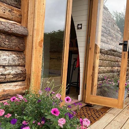蒙哥马利 Delor - Bryntalch Glamping Pods酒店 外观 照片